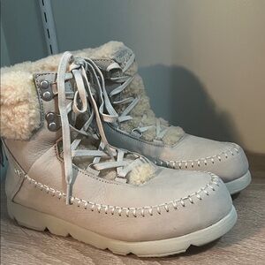 Manitobah Mukluks Shearling Lace-Up Boots NEW in Box | Women’s [Size8]